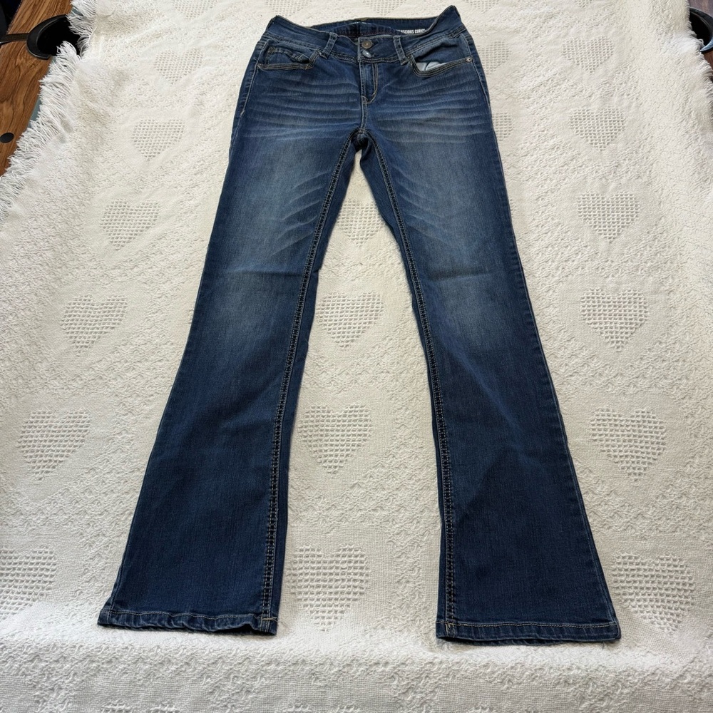 Wallflower Lucious Curvy Fit Boot Cut Jeans (7)